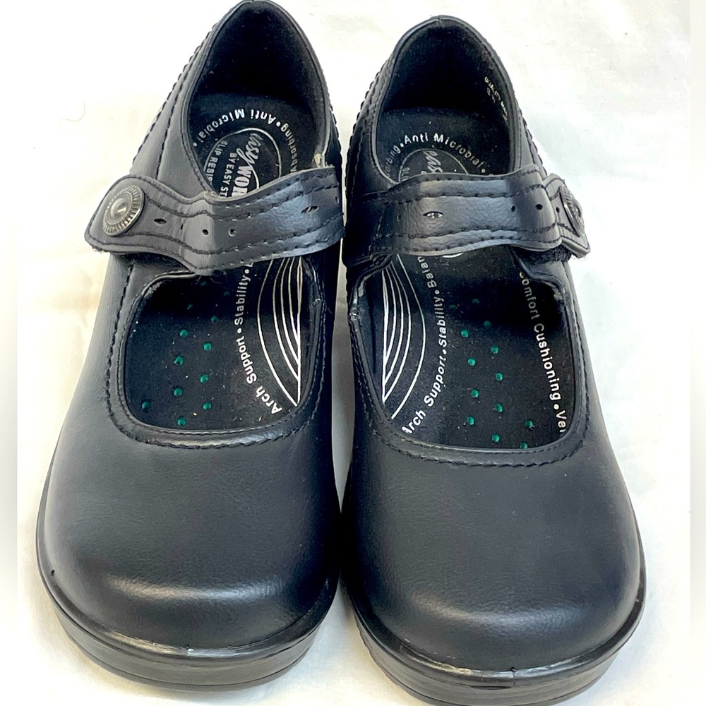 Easy Street Black faux leather Mary Jane slip resistant Dress Shoes ladies sz 8w